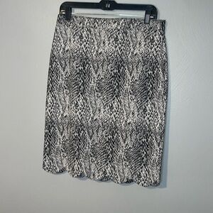 🆕 nwt scalloped hem skirt black and white